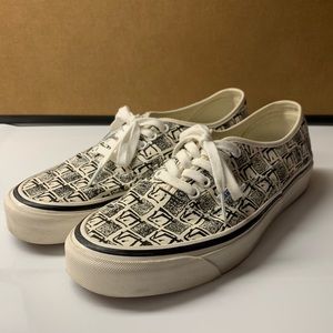 Men’s Vans lifestyle shoe Sz 10 exclusive design)